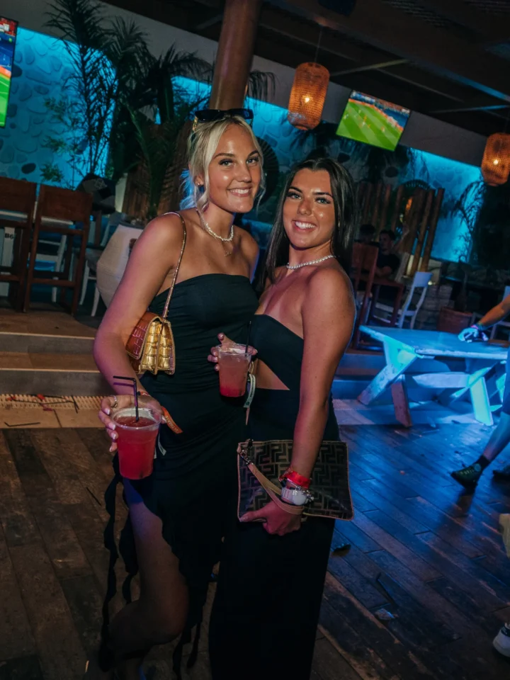 Two girls dressed up at Agenda Beach Club Party in Albufeira, drinks in hand and ready for a night of good vibes.