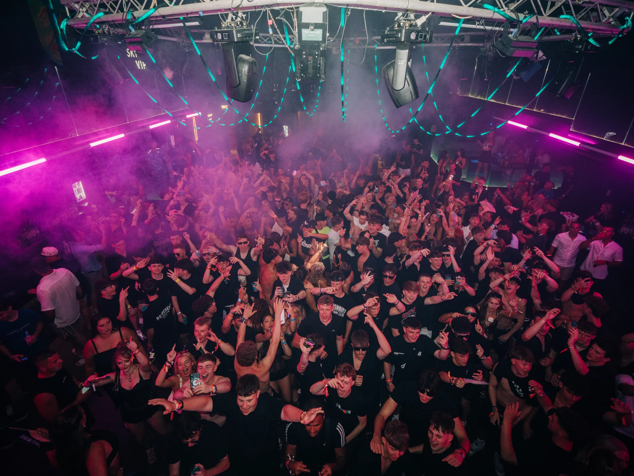 Aura Club Zante view of the crowd