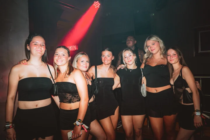 AGENDA ALL BLACK DRESS CODE WHAT TO WEAR ZANTE