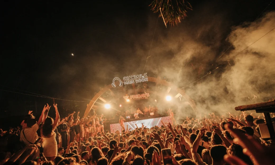 Gianpula Village Malta outside view with all th guests partying and dancing towards the DJ