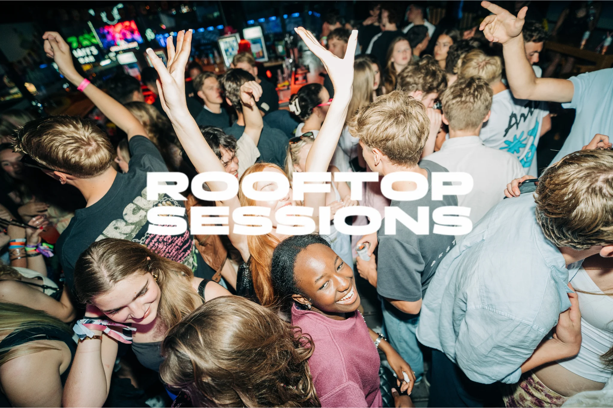 Non-stop vibes at Rooftop Sessions in Albufeira—packed dancefloor, big tunes, hands in the air and zero chill all night.