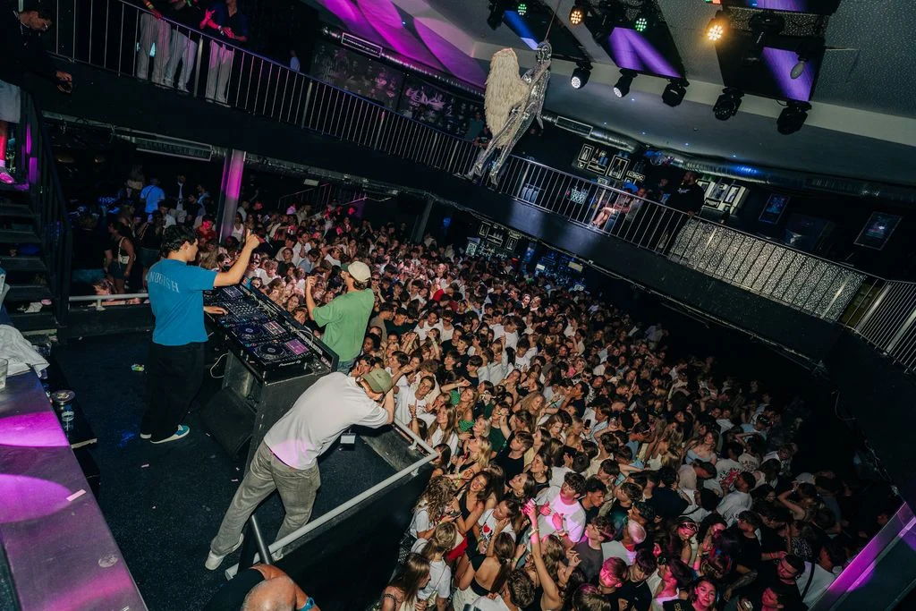 Crowd goes off at Club Heaven Albufeira with DJs on stage, bright lights and unreal energy on the packed dancefloor.