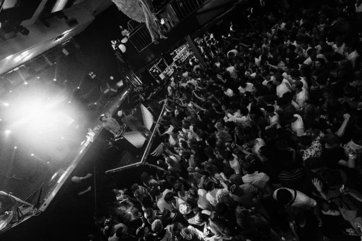 Packed dancefloor at Club Heaven Albufeira as DJs light up the stage and the crowd goes wild under the bright lights.