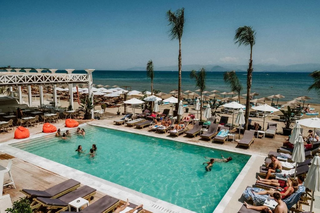 Traboukos beach complex Kavos